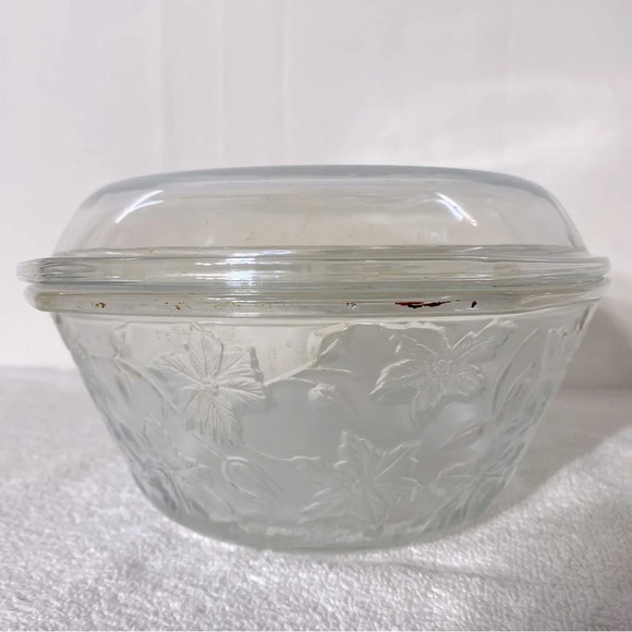 Vintage Fantasia By Princess House Textured Grapevine 6 qt Glass  Casserole Dish - Picture 2 of 14